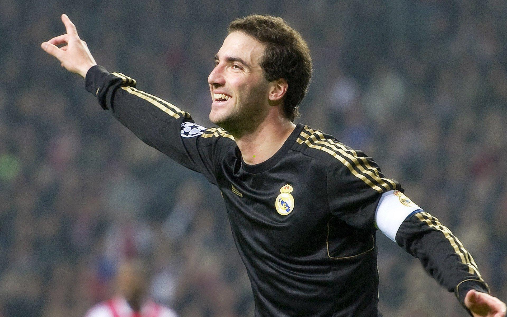 【hth】可能是国家队主场谢幕战，赛前球迷欢呼致敬，梅西激动落泪